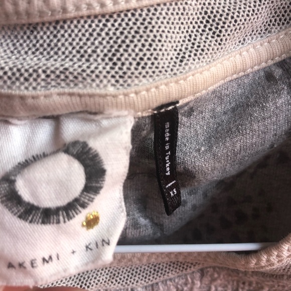 ❤️Akemi + Kin Sleeveless Mixed Media Grey Top Tank High Low Size XS - Picture 3 of 6